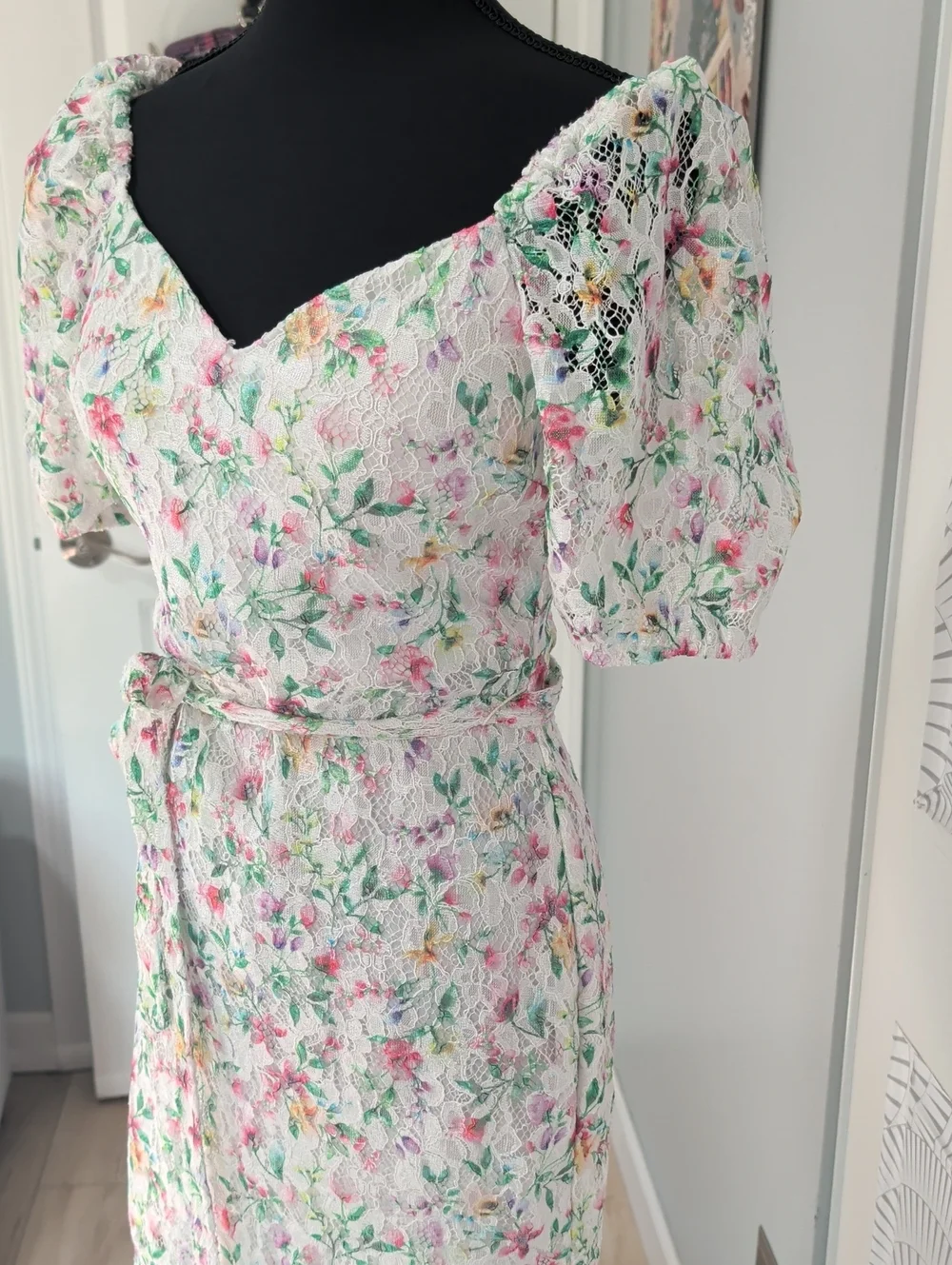 Guess White Floral Puff-Sleeve Dress